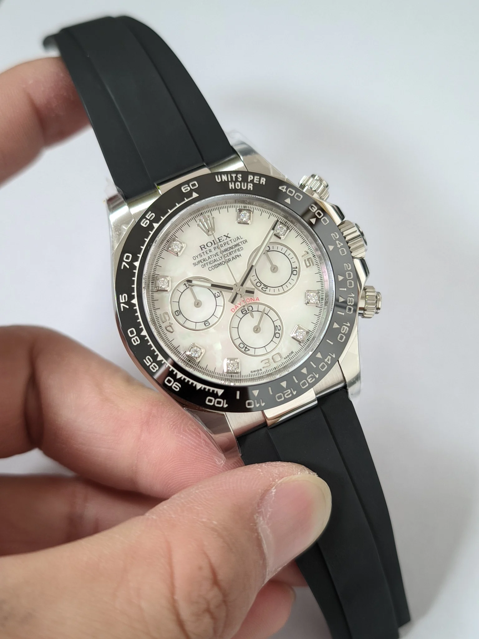C Platinum 4130 rubber strap mother-of-pearl — photographed off the sweep
