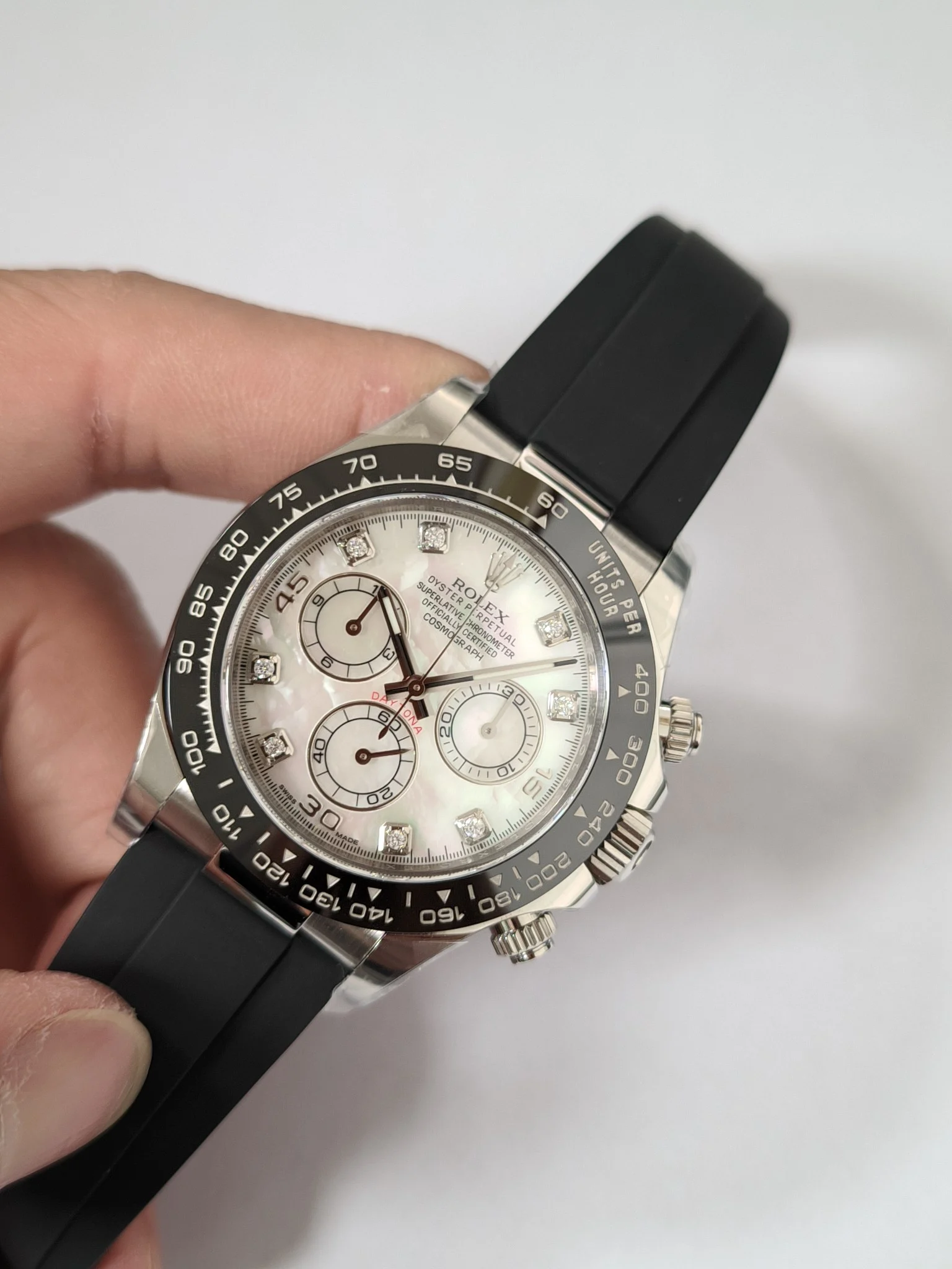 C Platinum 4130 rubber strap mother-of-pearl — photographed off the sweep