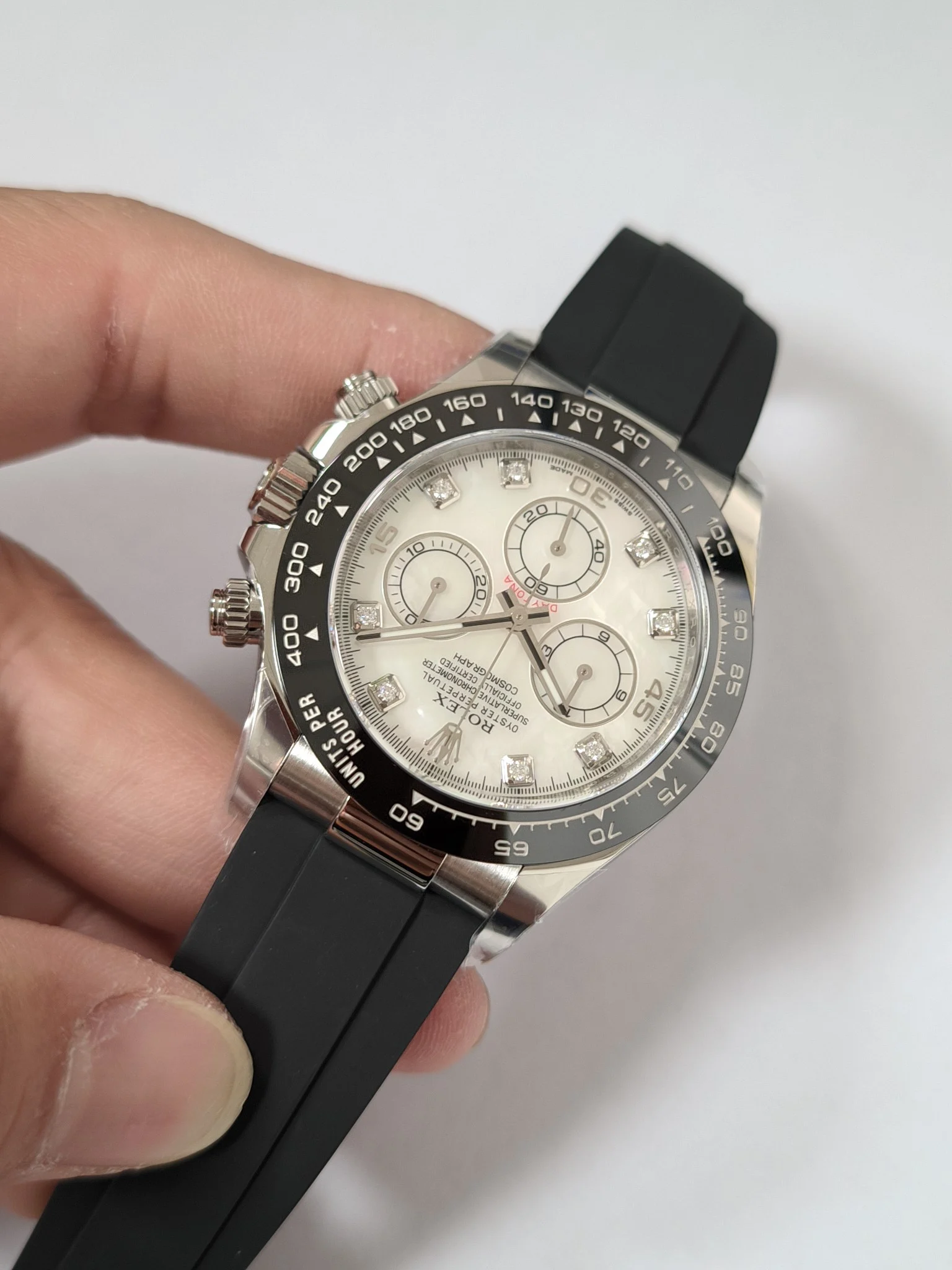 C Platinum 4130 rubber strap mother-of-pearl — photographed off the sweep