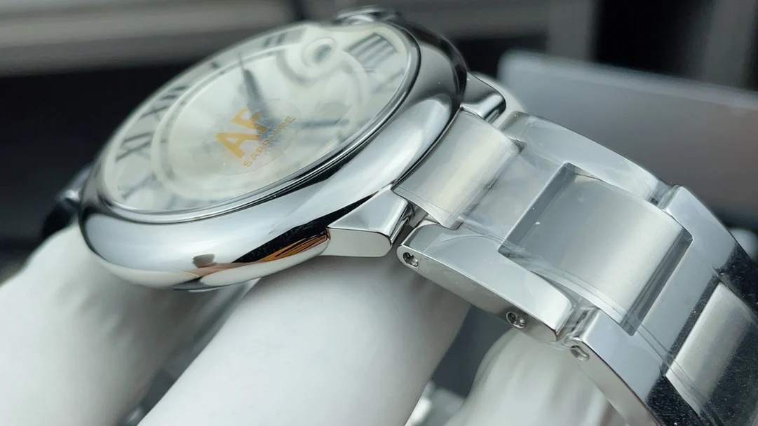 Cartier 42mm — photographed off the sweep