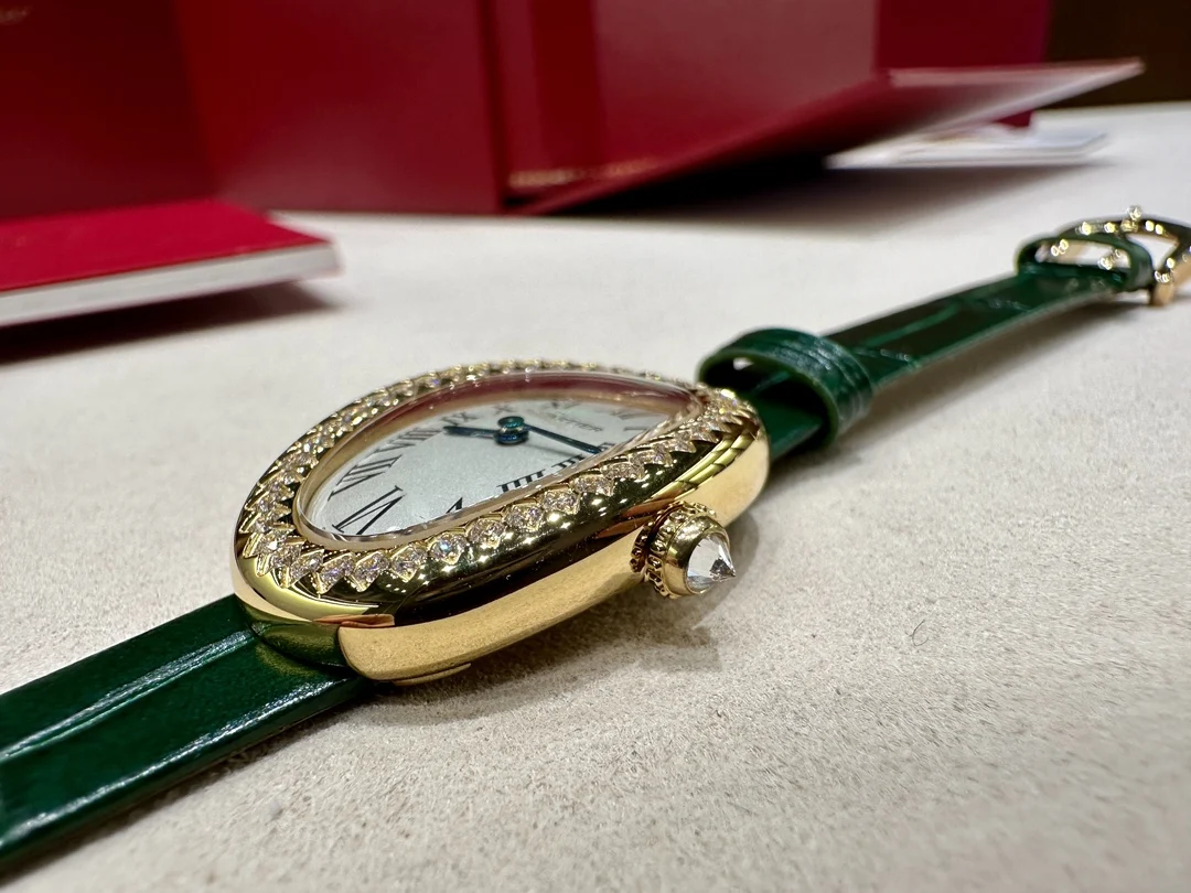 Cartier Baignoire Steel Silver Dial 32 × 26mm — photographed off the sweep