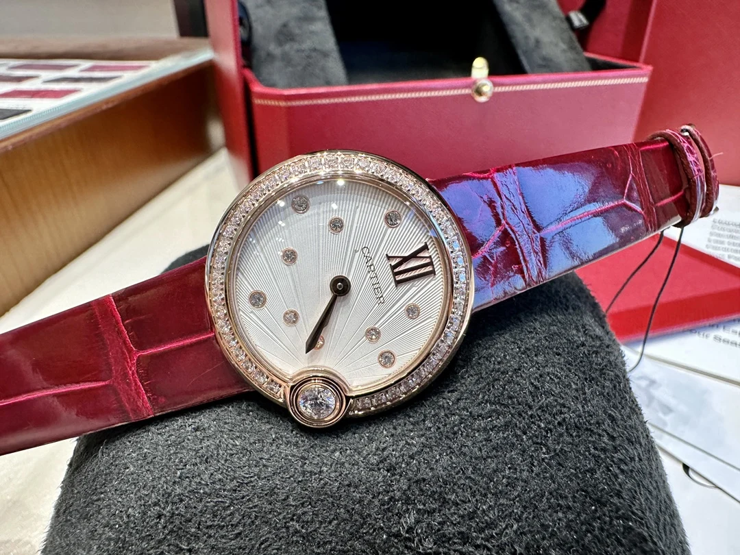 Cartier Ballon Bleu 30mm β photographed off the sweep