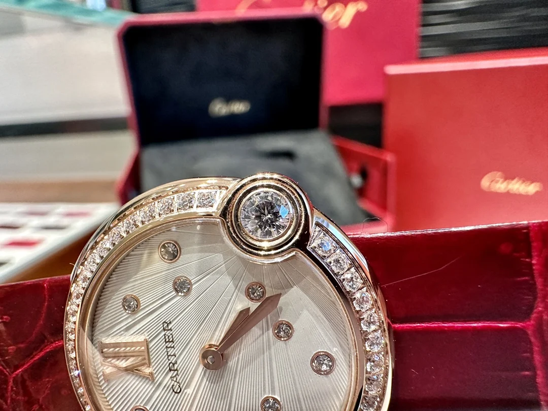 Cartier Ballon Bleu 30mm β photographed off the sweep