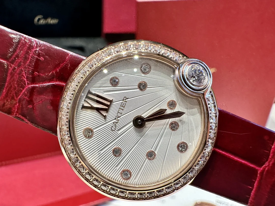Cartier Ballon Bleu 30mm β photographed off the sweep