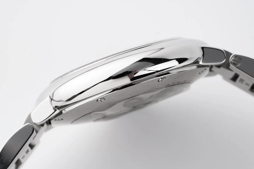 Cartier Ballon Bleu WSBB0033 — photographed off the sweep