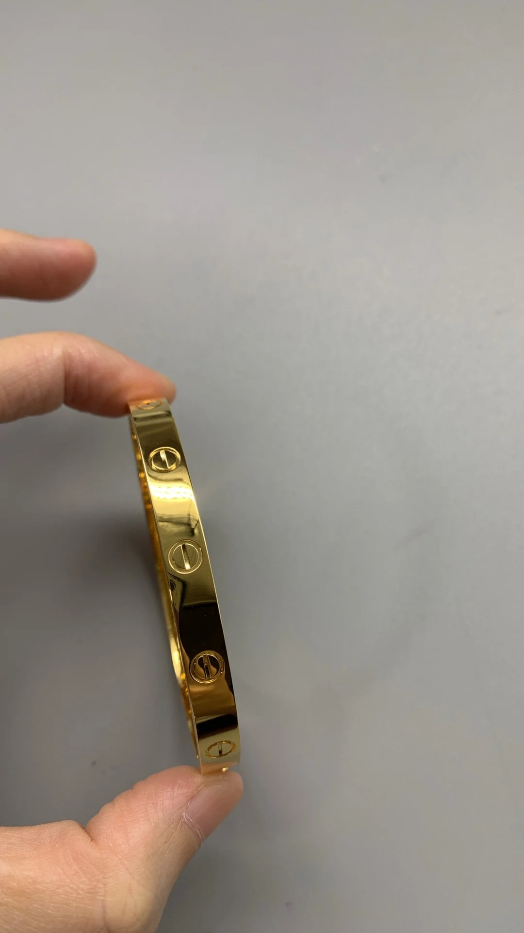 Cartier Bracelet, YG. 17cm — photographed off the sweep