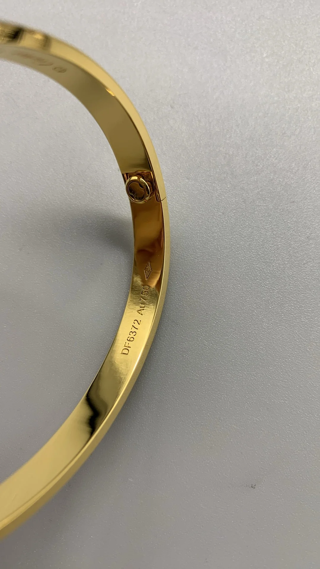 Cartier Bracelet, YG. 17cm — photographed off the sweep