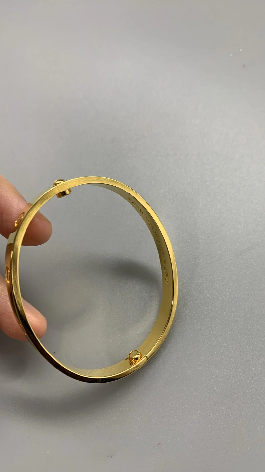 Cartier Bracelet, YG. 17cm — photographed off the sweep