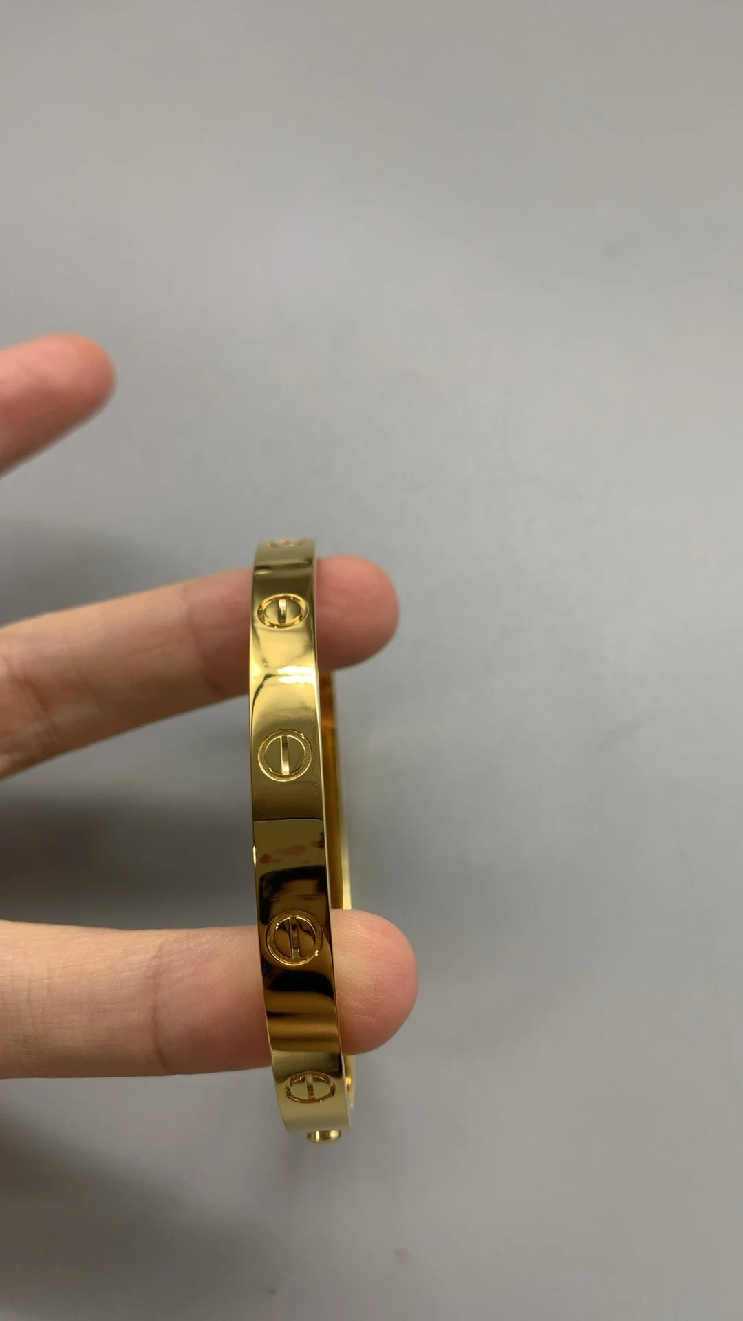 Cartier Bracelet, YG. 17cm — photographed off the sweep