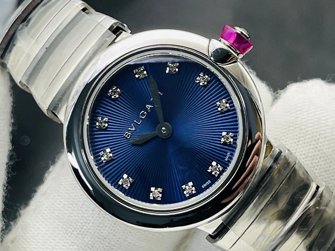 Cartier Panthère Sprite Yellow Gold Blue Dial Diamond-Set 22mm — photographed off the sweep