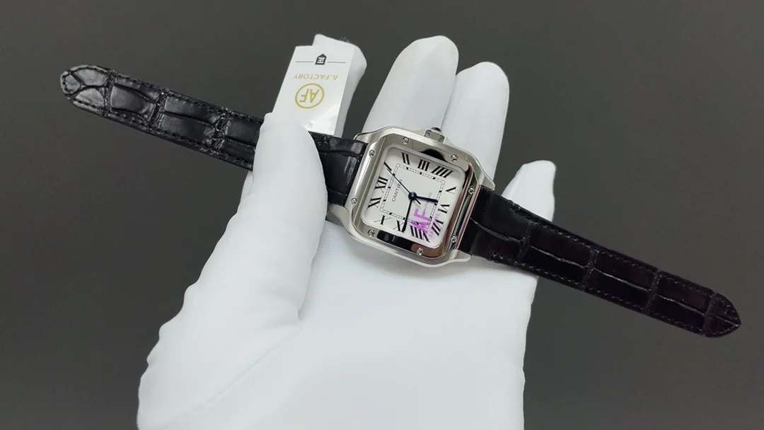 Cartier Santos 35mm — photographed off the sweep