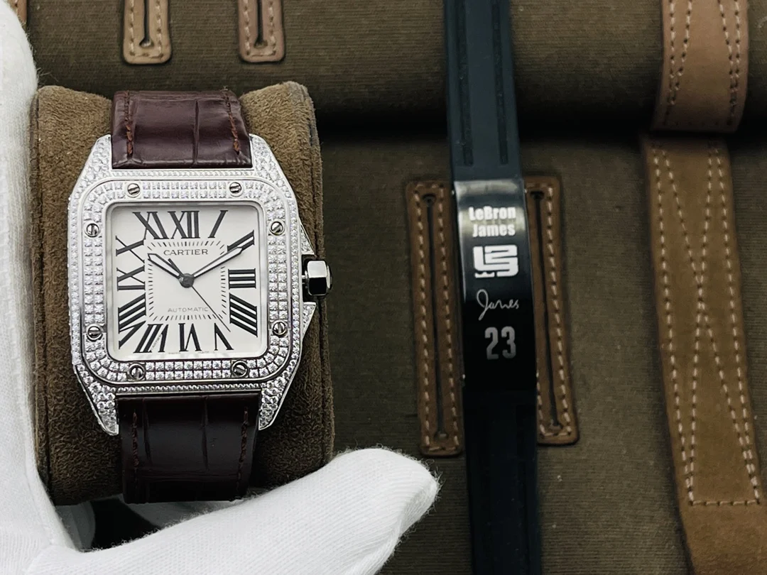 Cartier Santos WM501751 — photographed off the sweep
