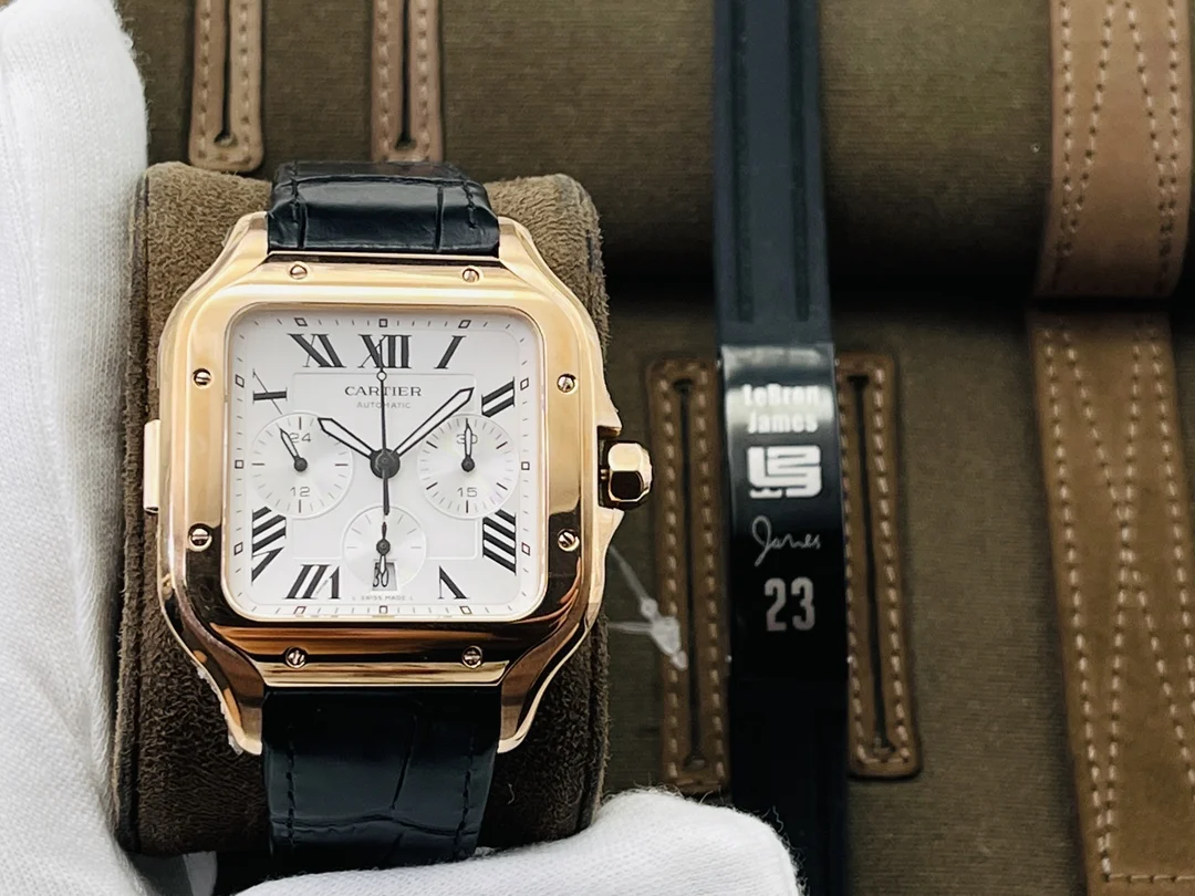 Cartier Santos WSSA0017 — photographed off the sweep