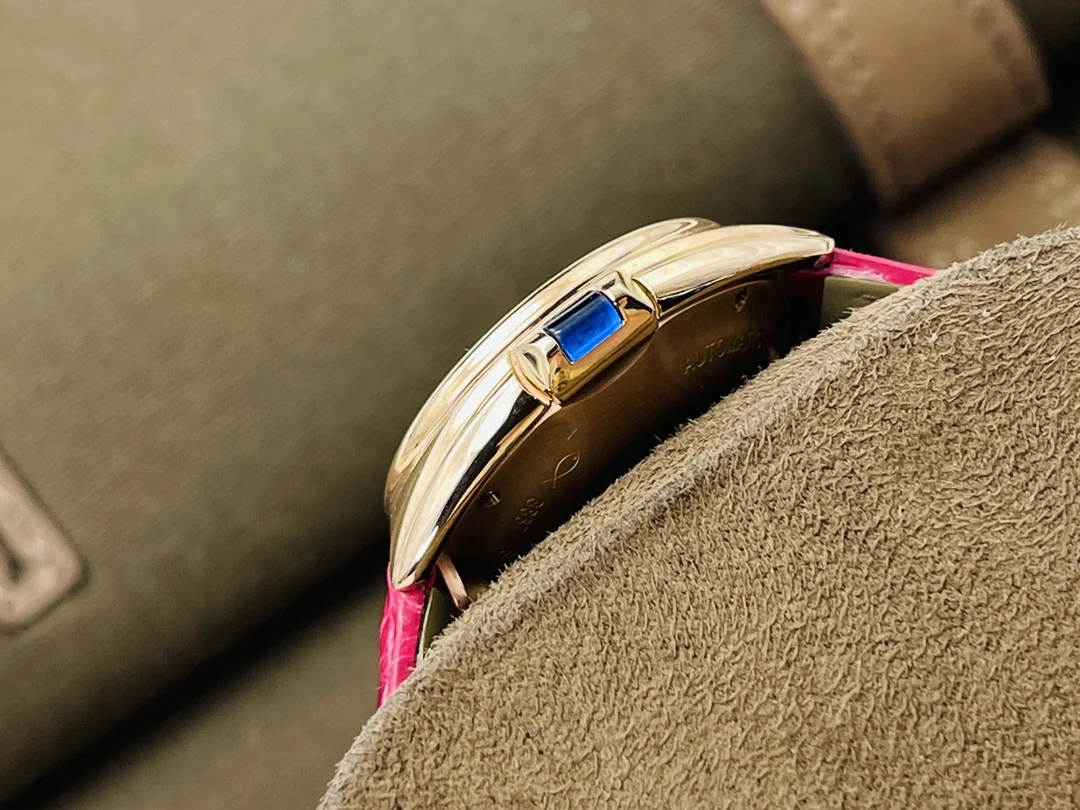 Cartier Steel 31mm — photographed off the sweep