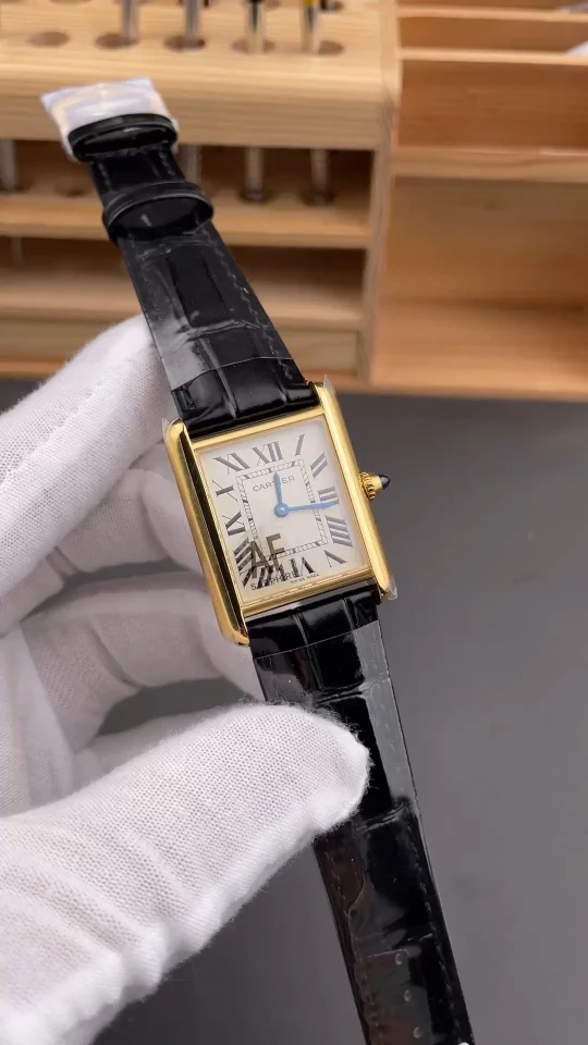 Cartier Tank 33.7 × 25.5mm