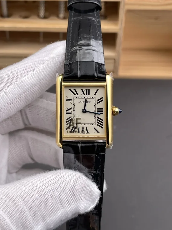 Cartier Tank 33.7 × 25.5mm