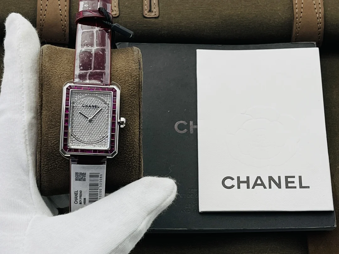 Chanel Boy·Friend Steel — photographed off the sweep