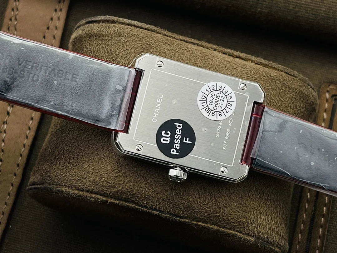 Chanel Boy·Friend Steel — photographed off the sweep