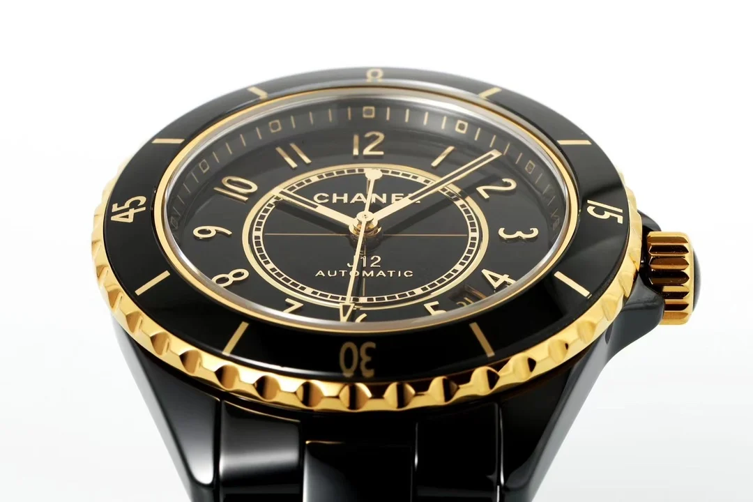Chanel J12 Yellow Gold Black Dial — detail