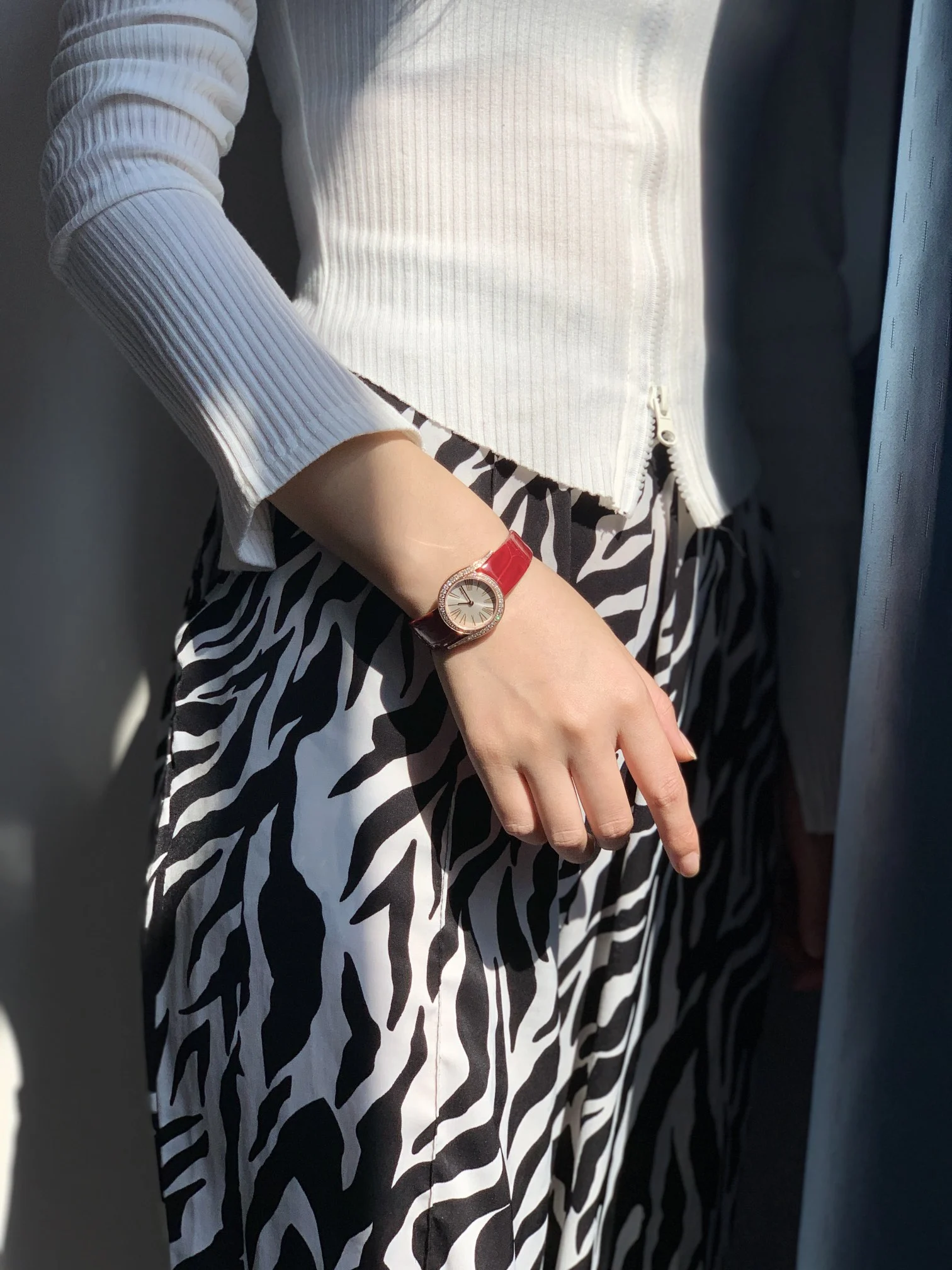 Chic red alligator leather strap