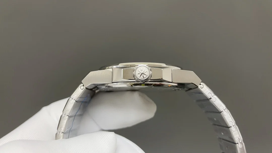 Chopard Alpine Eagle 41mm — photographed off the sweep