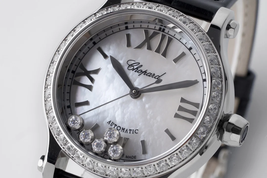 Chopard Happy Diamonds Diamond-Set 33mm — photographed off the sweep