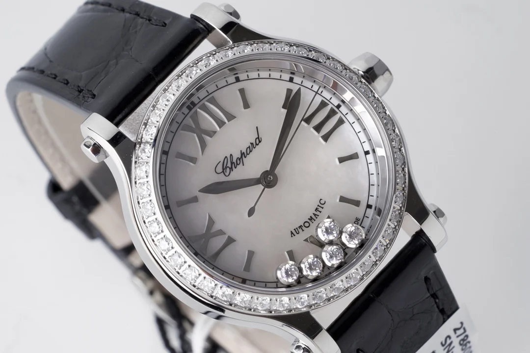 Chopard Happy Diamonds Diamond-Set 33mm — photographed off the sweep
