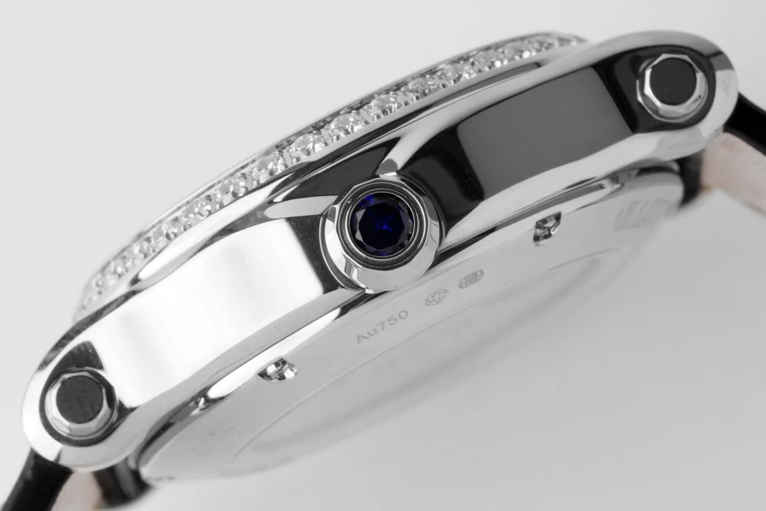 Chopard Happy Diamonds Diamond-Set 33mm — photographed off the sweep