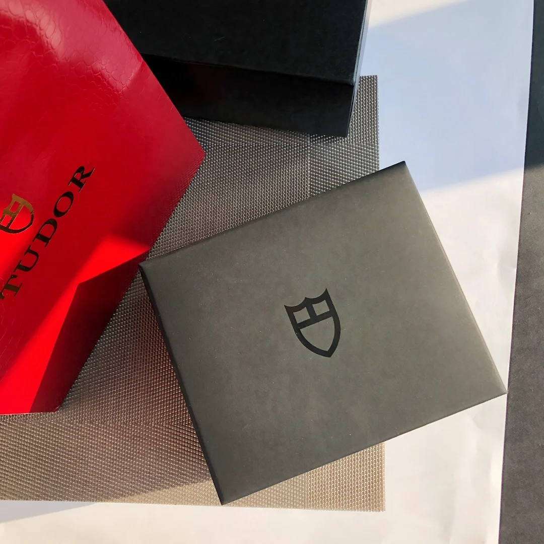 Comes with full packaging — photographed off the sweep