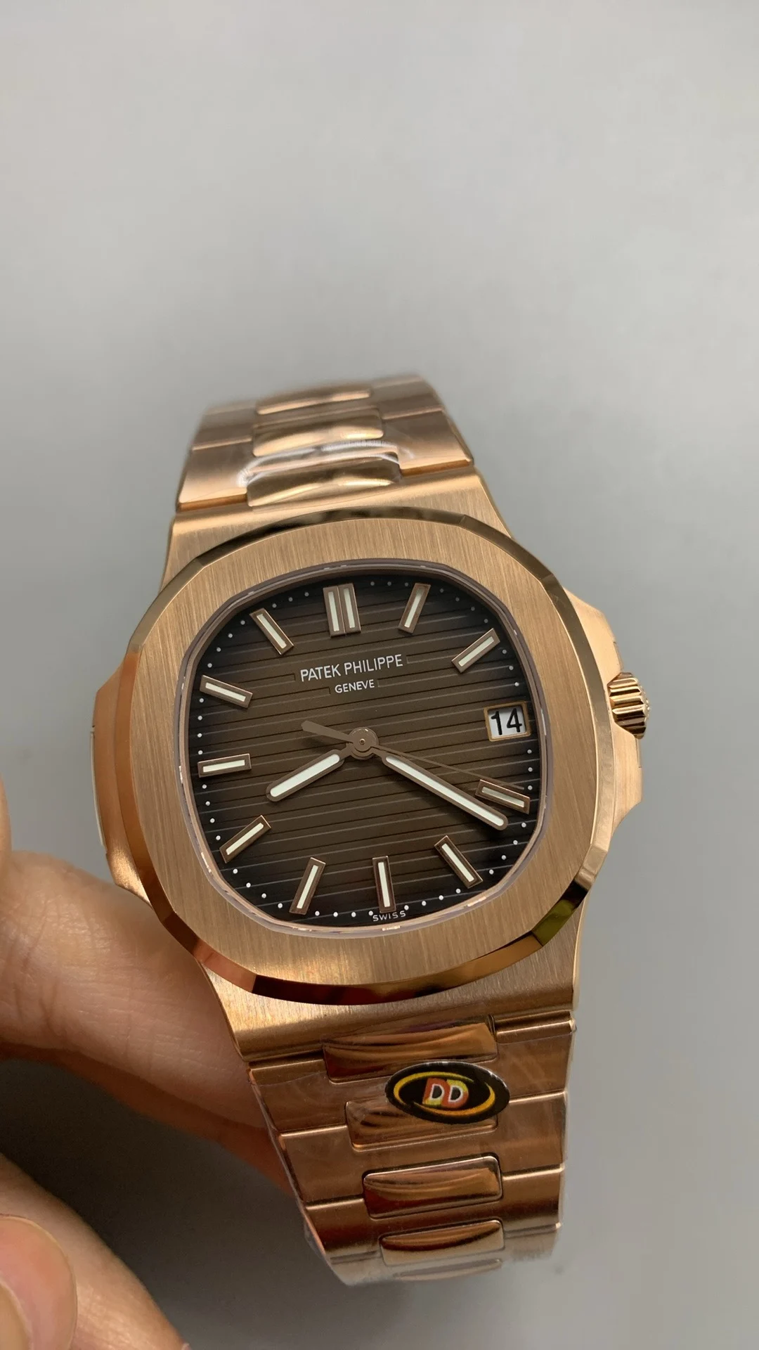 DDF, 5711RG, rose gold, weighted version — photographed off the sweep