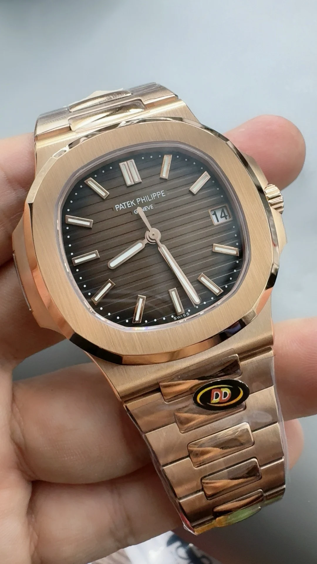 DDF, 5711RG, rose gold, weighted version — photographed off the sweep