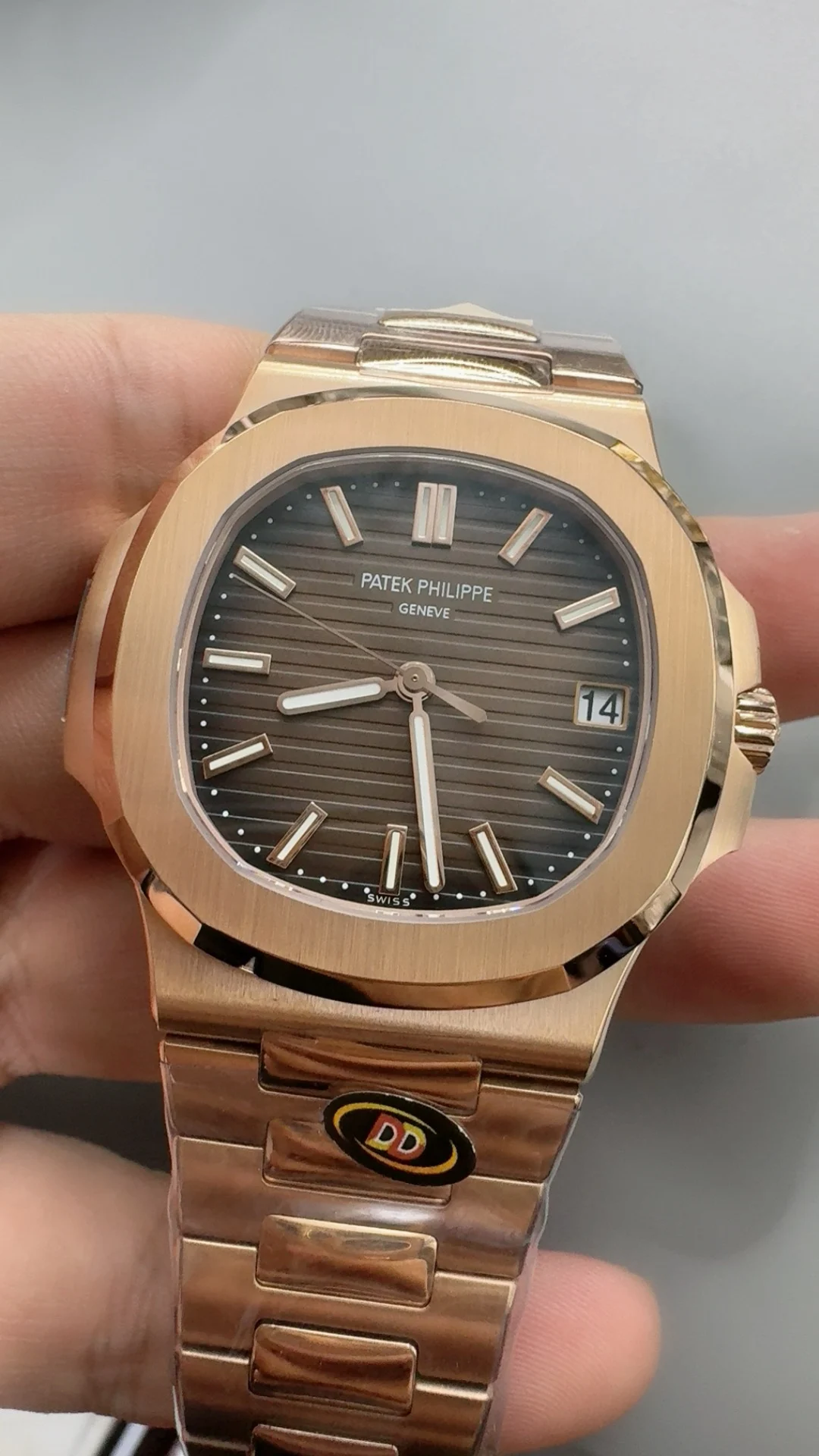 DDF, 5711RG, rose gold, weighted version — photographed off the sweep