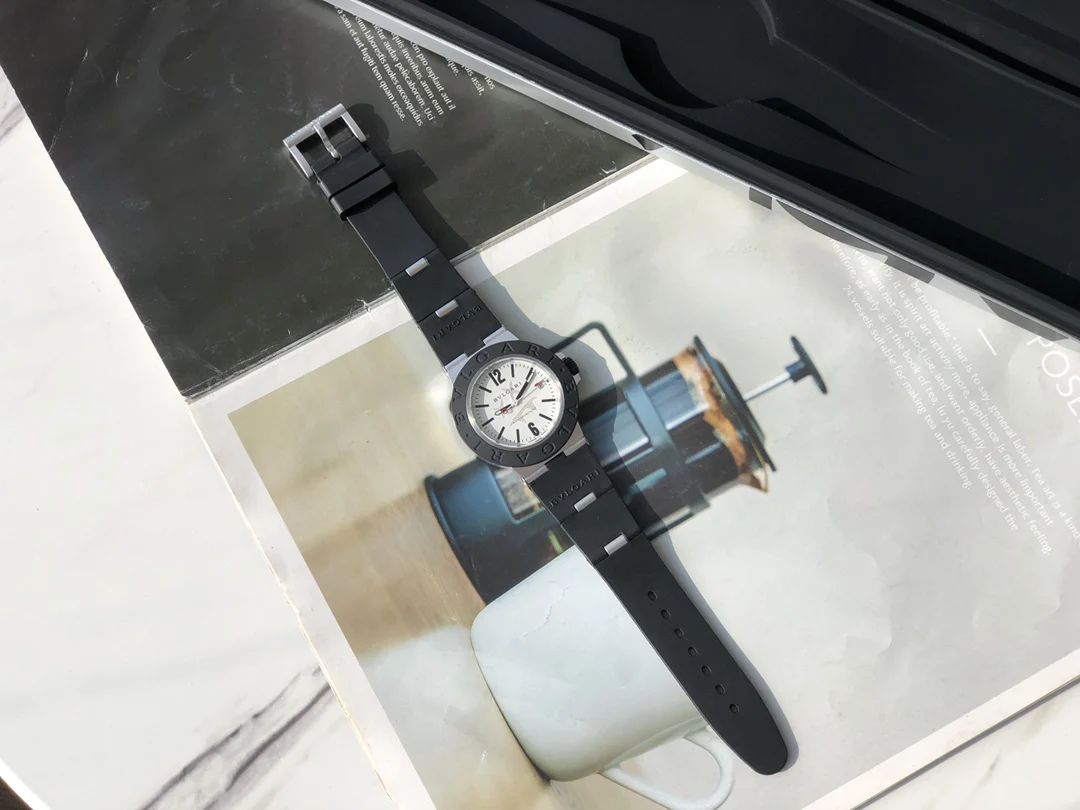 Detailed photos of the limited edition — photographed off the sweep