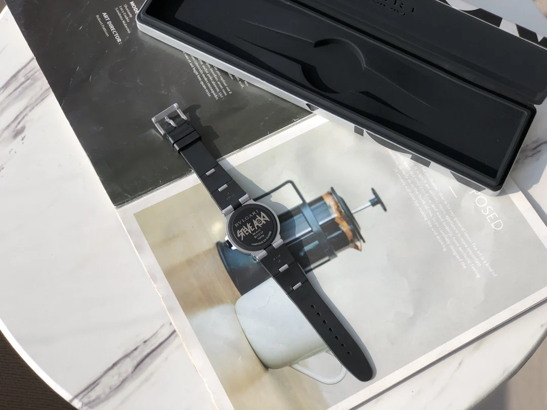 Detailed photos of the limited edition — photographed off the sweep