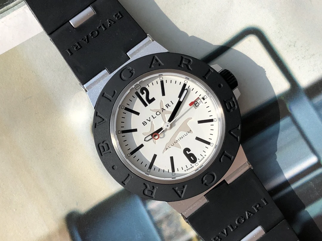 Detailed photos of the limited edition — photographed off the sweep