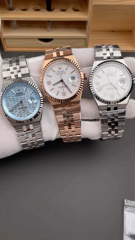 ES Land Cruiser Tricolor Rose Gold, White and Blue Dial / 40mm /