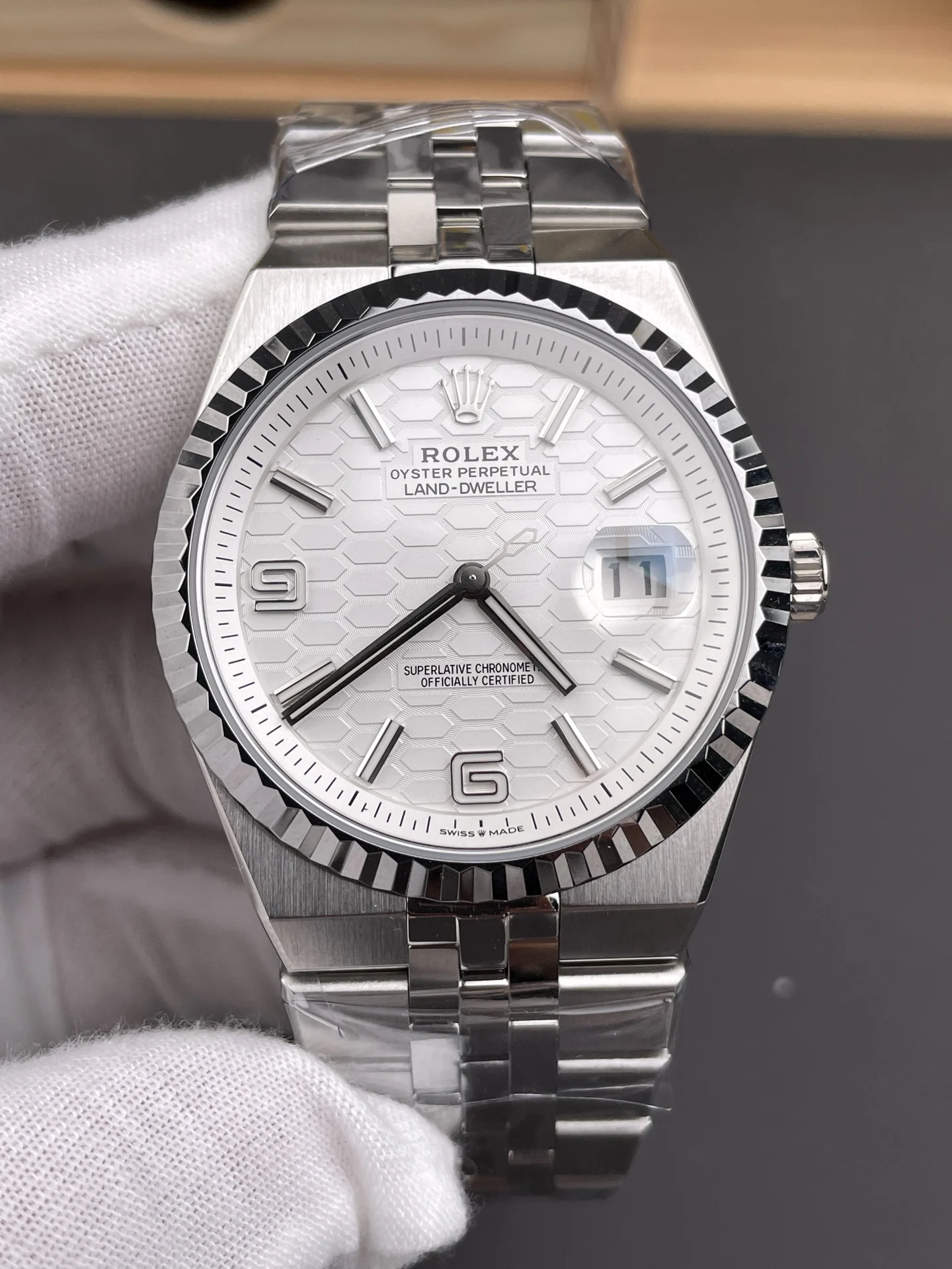 ES Land Cruiser White Dial / 40mm / 9015 movement — photographed off the sweep