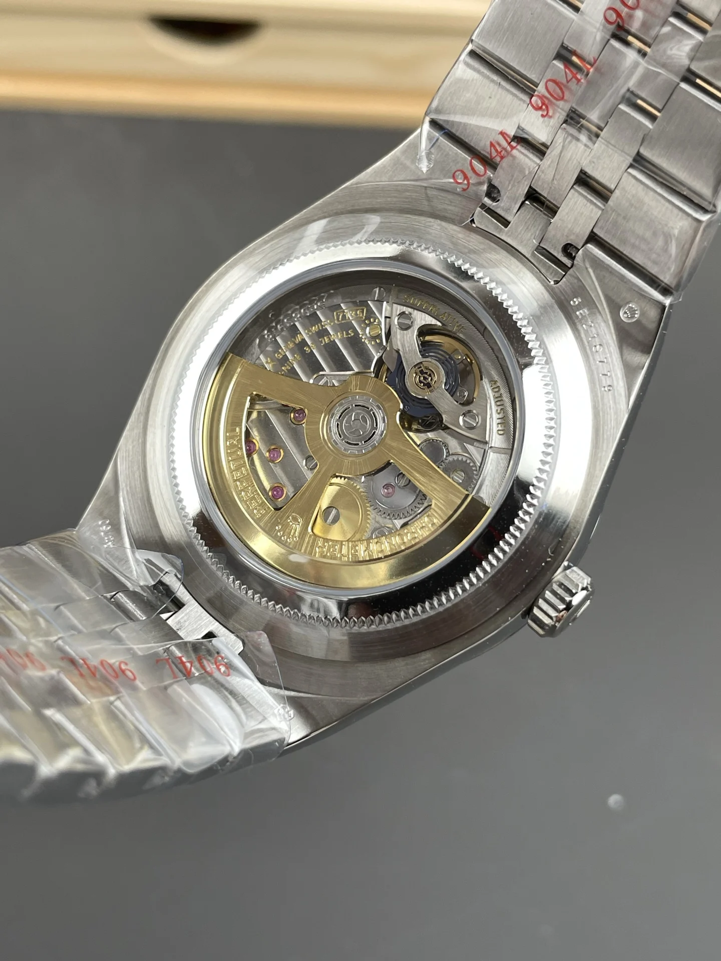 ES Land Cruiser White Dial / 40mm / 9015 movement — photographed off the sweep