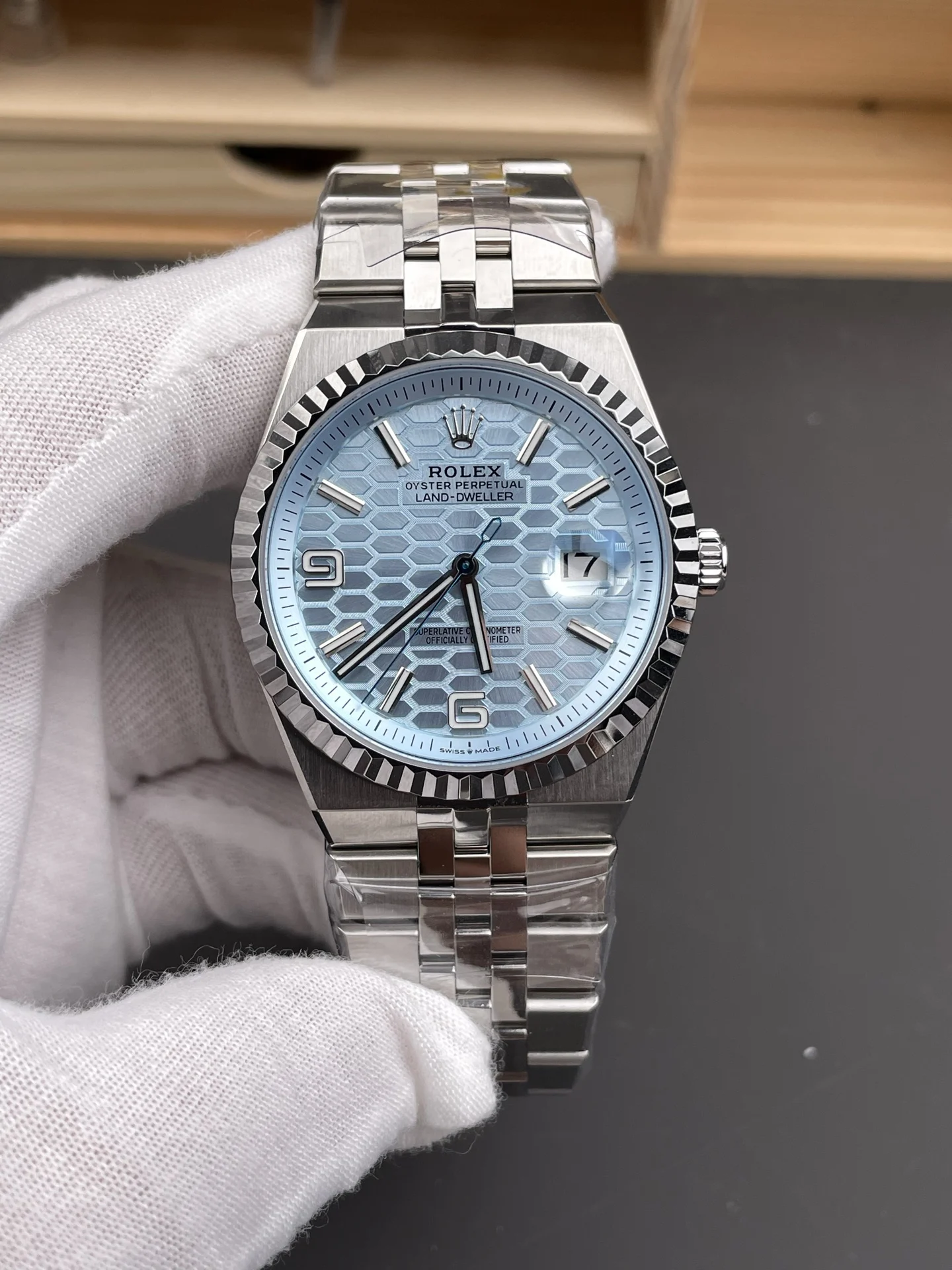ES Land Rover Blue Dial / 40mm / 9015 Movement — photographed off the sweep