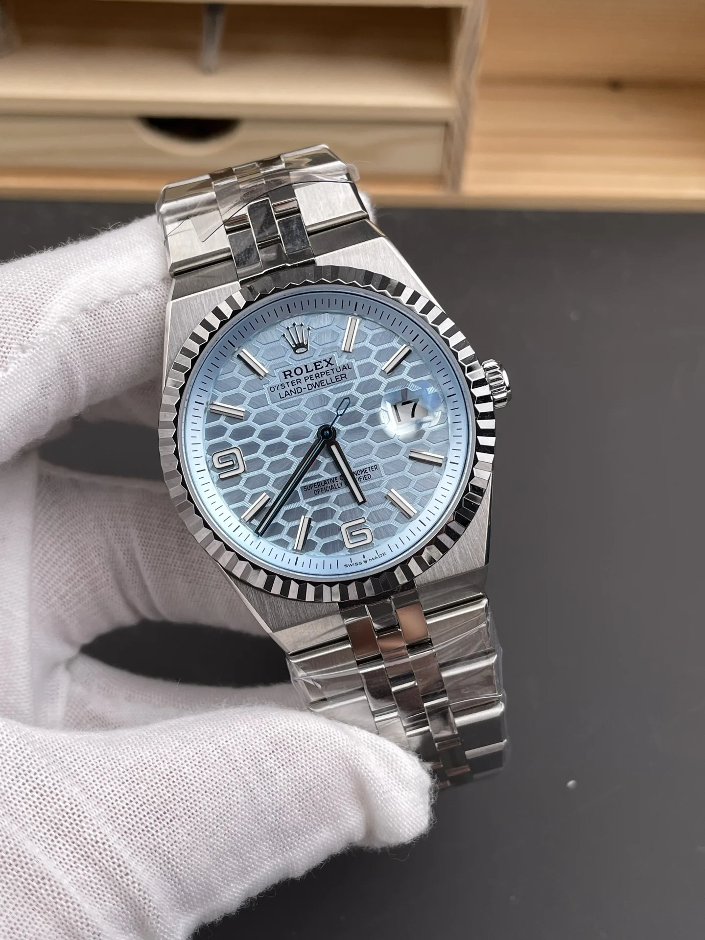 ES Land Rover Blue Dial / 40mm / 9015 Movement — photographed off the sweep