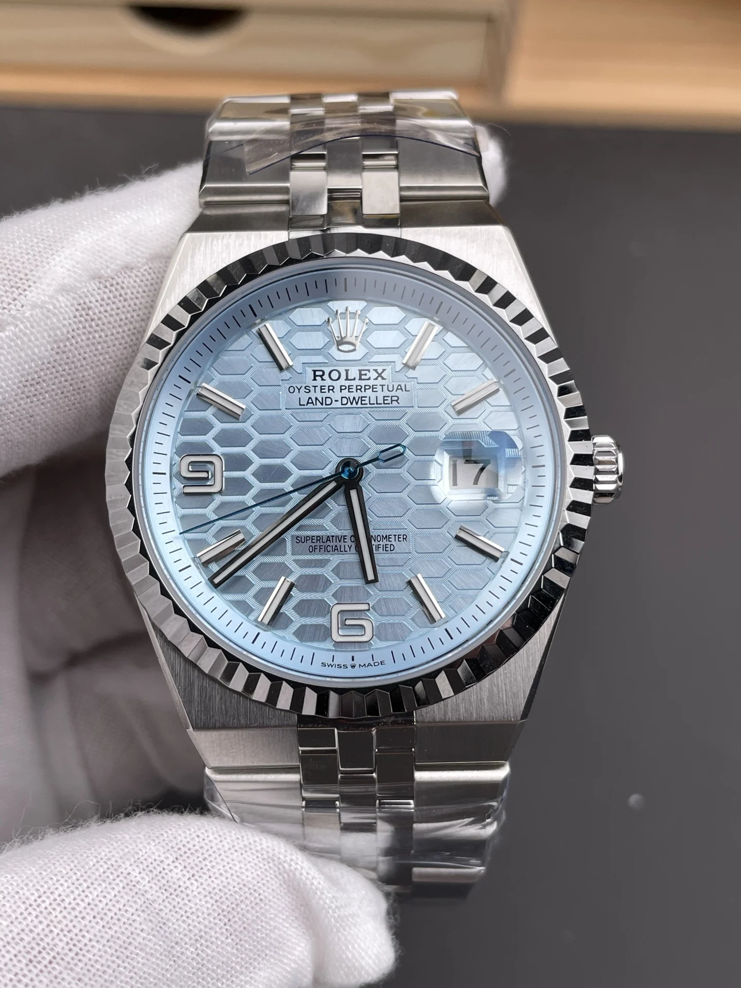 ES Land Rover Blue Dial / 40mm / 9015 Movement — photographed off the sweep