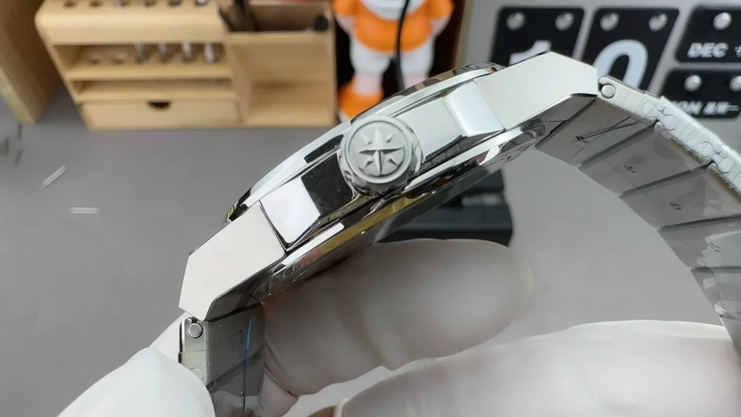 GH Chopard Snow Mountain Wings — photographed off the sweep