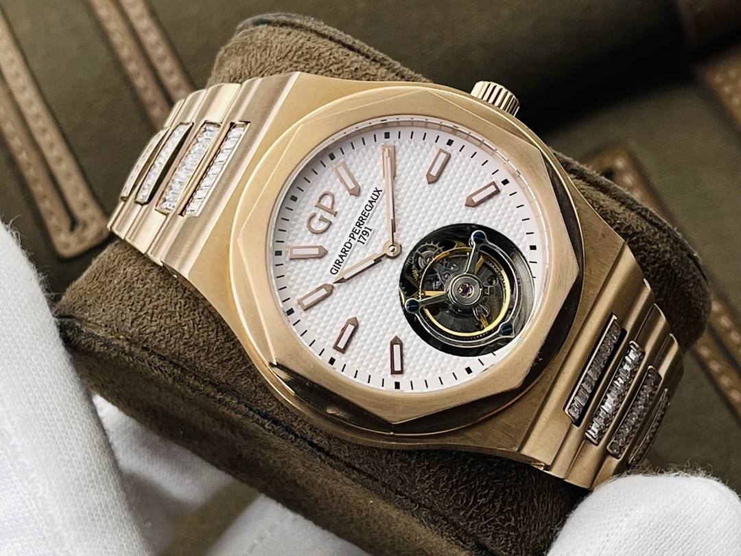 Girard-Perregaux Laureato Tourbillon — photographed off the sweep