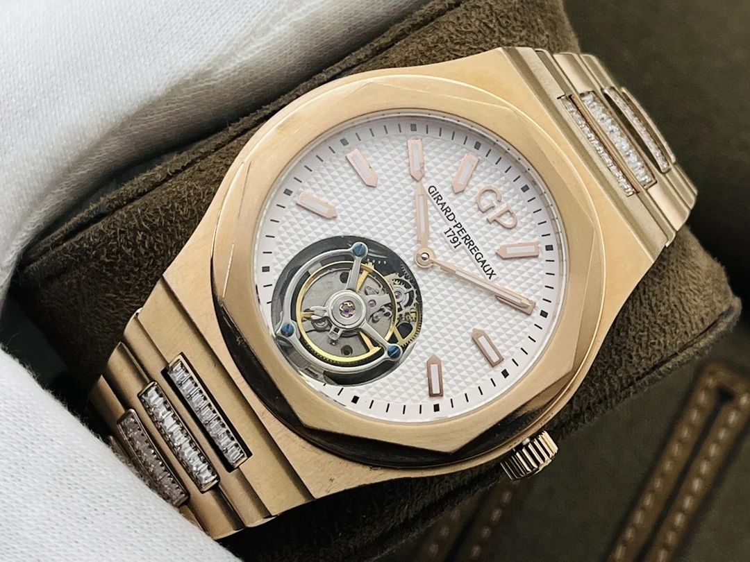 Girard-Perregaux Laureato Tourbillon — photographed off the sweep