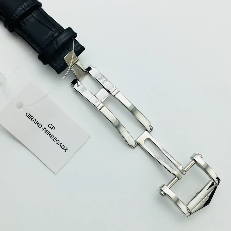 Girard-Perregaux Laureato