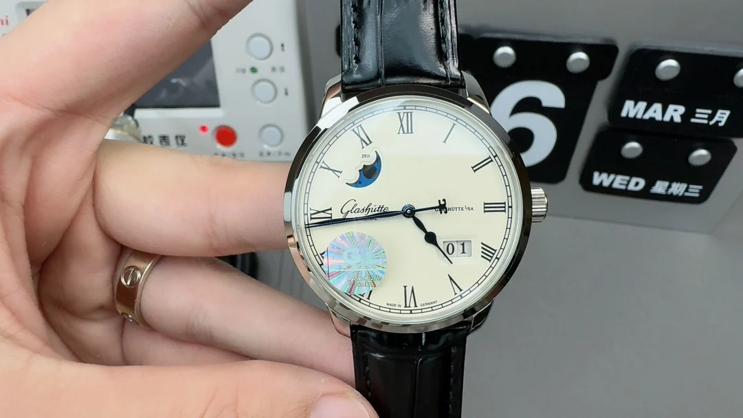 Glashütte Original GL Glashutte Original — photographed off the sweep