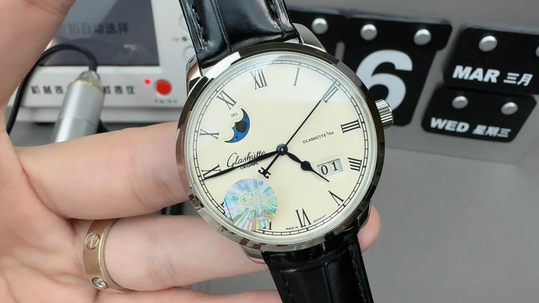 Glashütte Original GL Glashutte Original — photographed off the sweep