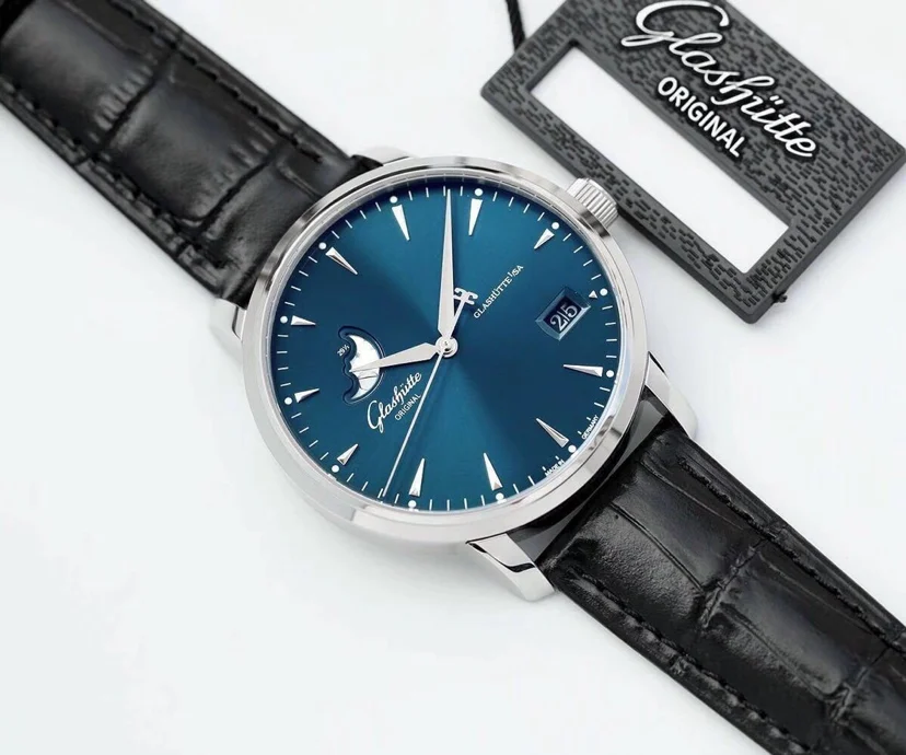 Glashütte Original Senator Moon Phase — photographed off the sweep