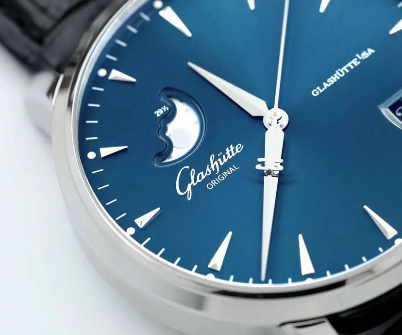 Glashütte Original Senator Moon Phase — photographed off the sweep