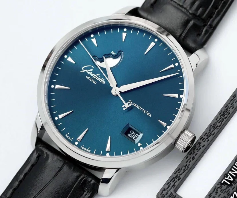 Glashütte Original Senator Moon Phase — photographed off the sweep